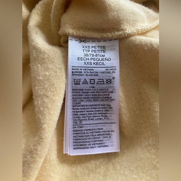 Banana Republic Women’s V-Neck Yellow Mid Sleeve Light Sweater Fits XS - Picture 5 of 5